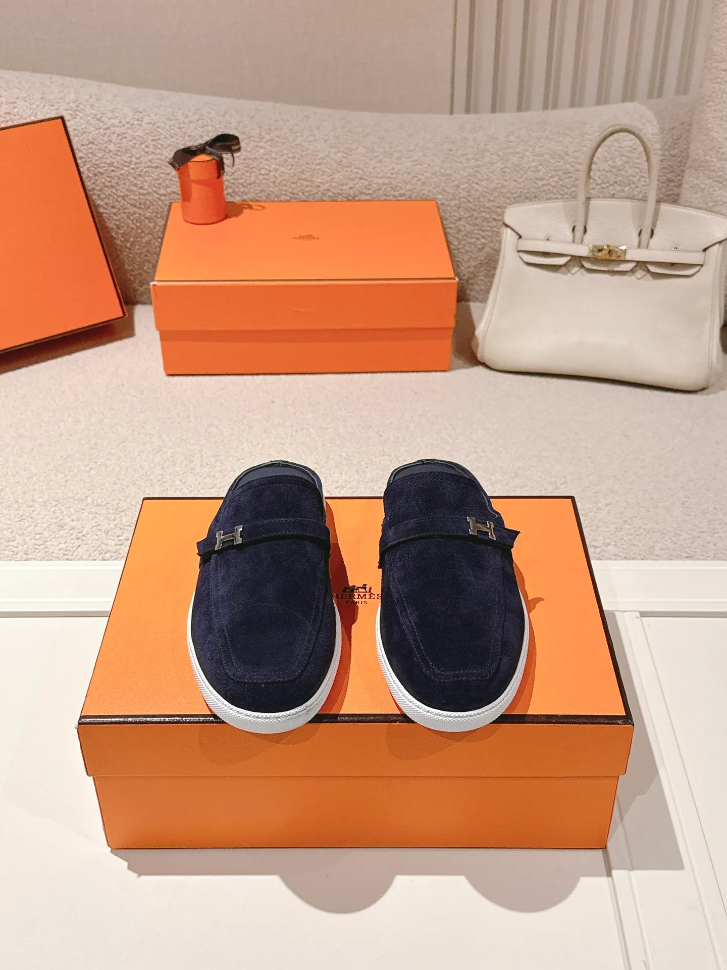 Men's men's shoes 💰560💰 Hermes 25ss new autumn and winter loafers, British retro design, classic and durable! Original reverse mold last, the ultimate 1:1 shape. Fabric: Cow suede/calfskin Lining: Imported sheepskin lining Outsole: Open-molded rubber sole Size: 35-45